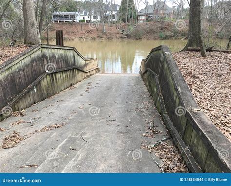 Chattahoochee River Park Boat Loading Dock Editorial Stock Image - Image of outdoors, country ...