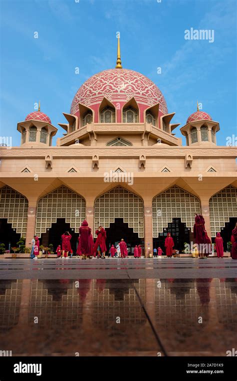 Masjid Putra at Putrajaya Malaysia Holidays concept Stock Photo - Alamy