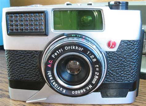 Petri Compact E, c. 1960 | Another half-frame find. | Flickr