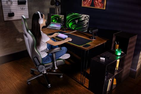 Razer Launched an Office Chair and It's Supposedly Pretty Great | PetaPixel