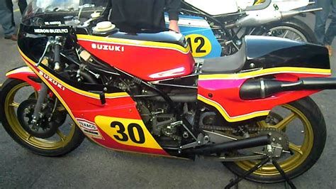 Suzuki RG500 - YouTube