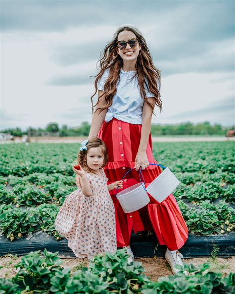 Where to Go Strawberry Picking in Houston | Lone Star Looking Glass