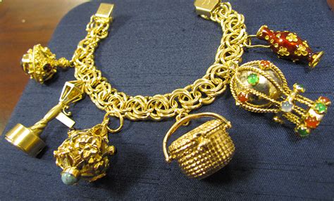 Charm Bracelets Are Making A Comeback (+ 7 Vintage Charms You'll Love) – Long's Jewelers