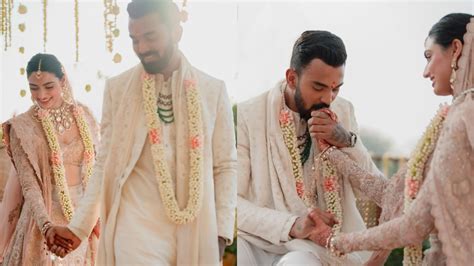 Athiya Shetty, KL Rahul's FIRST PHOTOS as married couple go viral ...