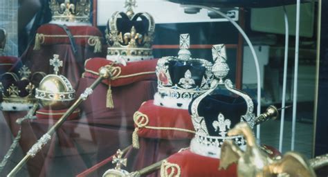 Where are the famed British Crown Jewels stored and displayed?