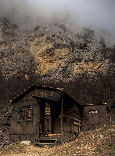 Misty mountain cabin | ARCHITECTURE, EXTERIORS, JOURNAL and more | DYKE & DEAN JOURNAL blog