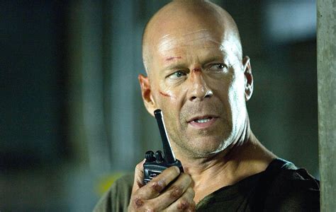 A Bruce Willis Sci-Fi Movie Is Gaining Steam On Netflix | GIANT FREAKIN ROBOT