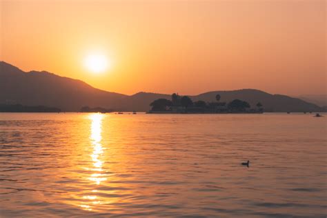 Lake_Pichola_Sunset_Her_Travel_Edit - Her Travel Edit