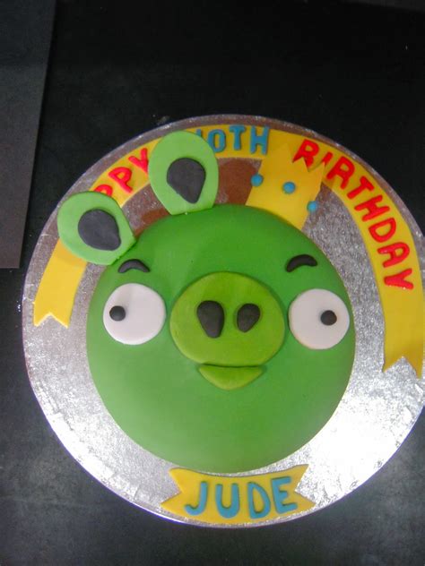 Eileen Atkinson's Celebration Cakes: Angry birds -King Pig birthday cake