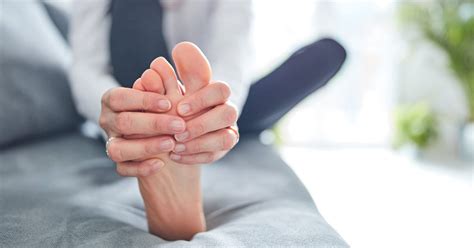 Second toe pain: Causes and how to get relief