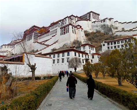 Potala Palace | Former Dalai Lama Residence & Buddhist Pilgrimage Site ...