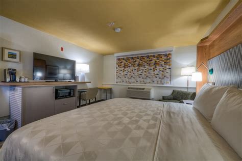 Holiday Inn Tacoma Mall, an IHG Hotel, Tacoma | Best deals | lastminute.com