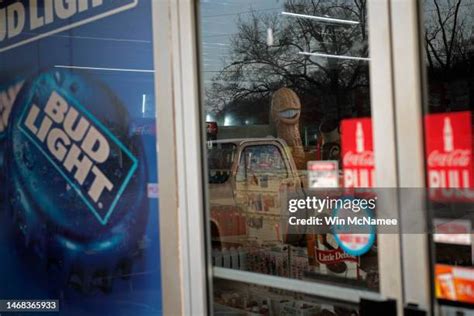 Jimmy Carter Peanut Statue Photos and Premium High Res Pictures - Getty ...