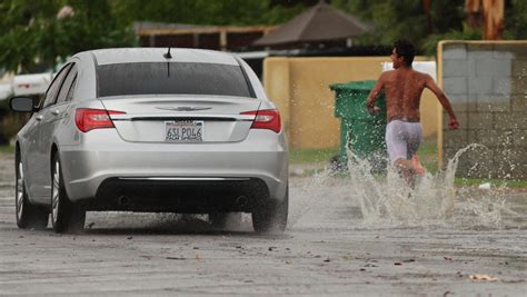 Thunderstorm brings rain and flooding to Palm Springs