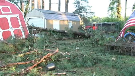 NC weather damage power outages | Strong storms knock out power, crews clean up debris in Kenly ...