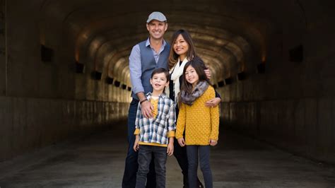 5 Family Portrait Poses for Better Photos - Adorama