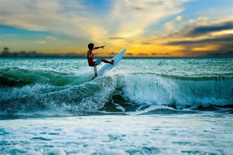 BORDEAUX : Venez surfer une vague artificielle indoor chez Wave Surf Café