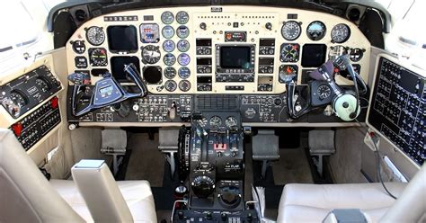 KiemLesNavions: Le cockpit du King Air...