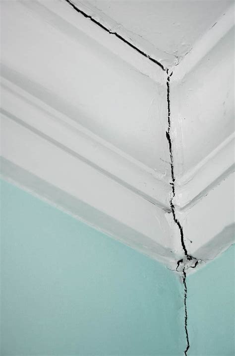 6 Types of Ceiling Cracks and How to Fix Them - Homenish