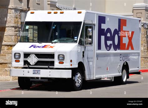 Fedex truck hi-res stock photography and images - Alamy