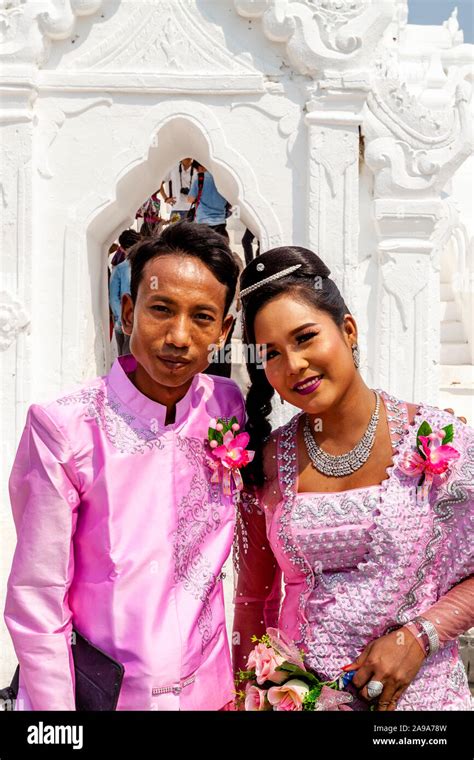 Wedding couple myanmar hi-res stock photography and images - Alamy