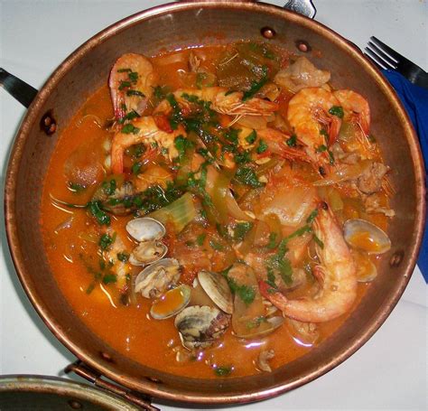 Cataplana de fruits de mer | Crockpot recipes beef, Seafood soup ...