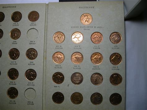 ANB-3: AUSTRALIA HALF PENNY COLLECTION IN FOLDER, 60 COINS, SEE PICS