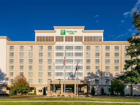 Overland Park Hotel near Kansas Speedway | Holiday Inn & Suites ...