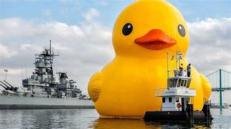 Giant $71,000 rubber duck to celebrate Canada’s 150 called counterfeit – VICE News