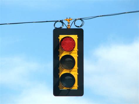 File:LED traffic light on red.jpg