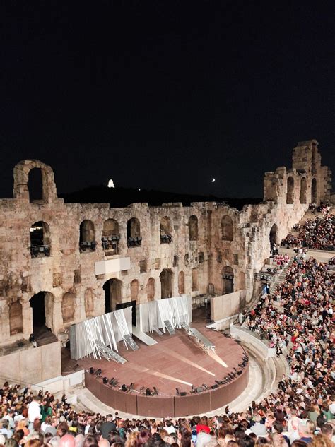 The theatre experience in Athens | Discover Greece