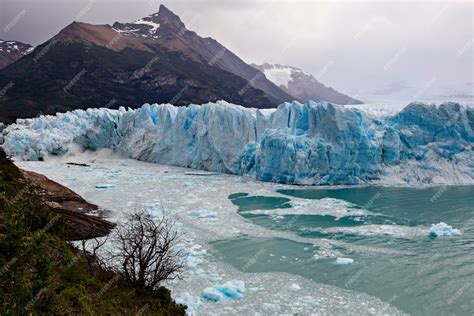 Premium Photo | Perito Moreno Glacier in Los Glaciers National Park in ...