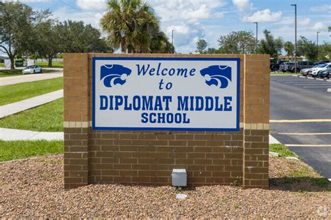 Diplomat Middle School, Rankings & Reviews - Homes.com