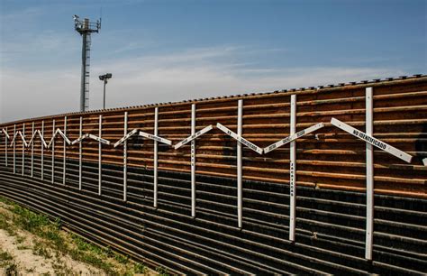 US/Mexico Border Wall - A History of Walls