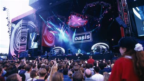 20 years on: 10 staggering facts about Oasis at Knebworth - BBC Music