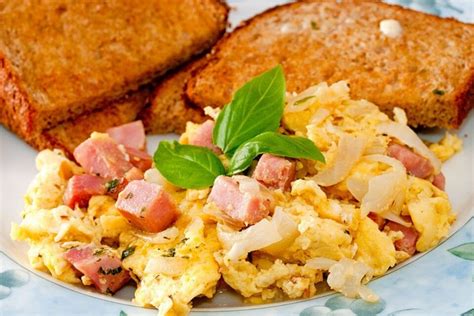 Top 98+ imagen receta huevos revueltos con jamon - Abzlocal.mx