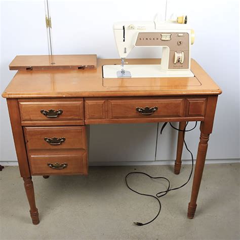 Vintage Singer Sewing Machine with Maple Cabinet | EBTH