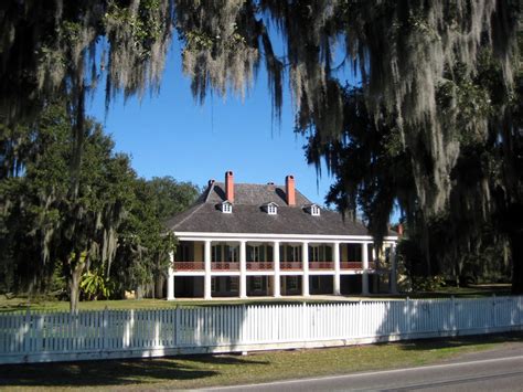 Explore Louisiana's Historic River Road Plantations