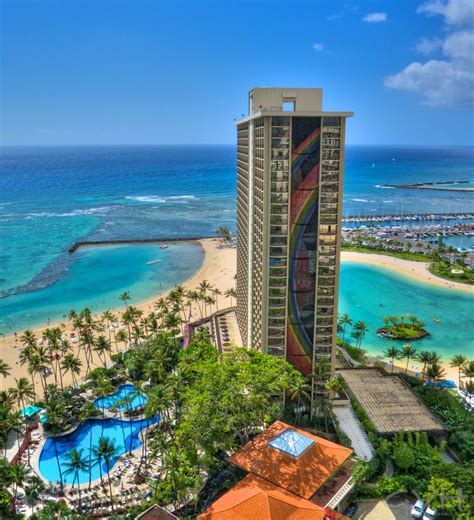 Rainbow Tower at Hilton Hawaiian Village | Hilton hawaiian village, Hilton hawaiian village ...