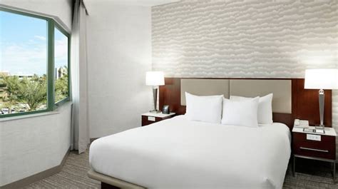 DoubleTree Suites near Phoenix Sky Harbor International Airport