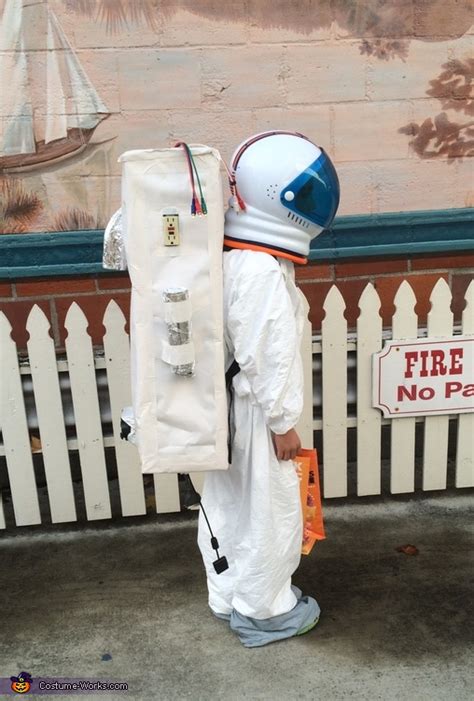 Spaceman Costume | No-Sew DIY Costumes