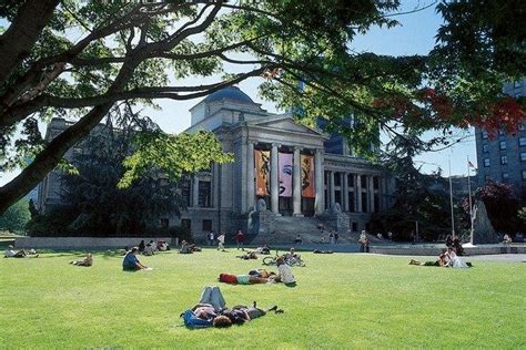 Vancouver Art Gallery is one of the very best things to do in Vancouver