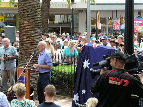 Slim Dusty Statue Unveiling in Peel Street, Tamworth, 2014