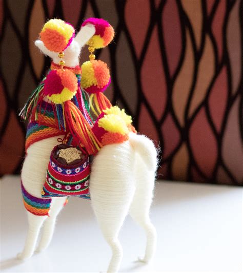 Peruvian Llama Ornament Ethnic Decoration from Alpaca Yarn - Psperu