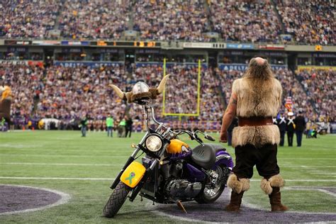 Vikings Ditch Longtime Mascot After He Demands Absolutely Ridiculous Pay Raise | Celebrity Net Worth