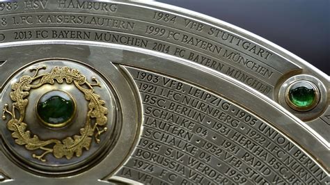 Bundesliga Trophy : Bayern Munich Win Bundesliga Title For Seventh ...