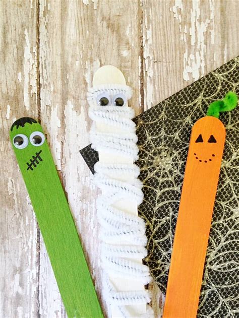 Create these easy popsicle stick monster puppets for this Halloween Preschoolers Craft - Truly ...