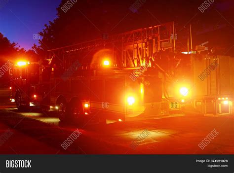 Fire Truck Flashing Image & Photo (Free Trial) | Bigstock