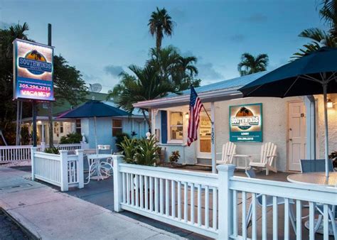 3 BEST Hostels in Key West Florida 2024 (Solo-Travel + Map)