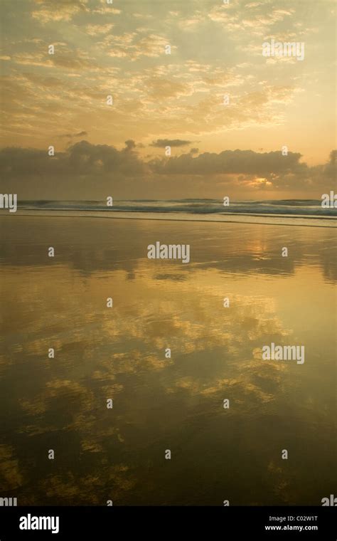 Indian ocean sunrise hi-res stock photography and images - Alamy